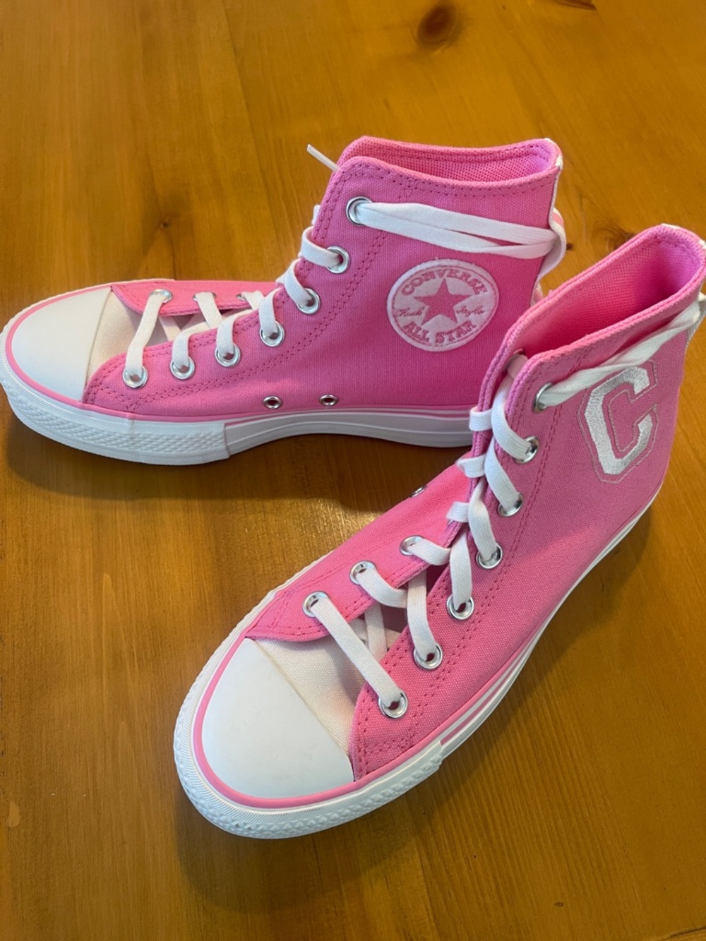 Converse High Top Sneakers in Bright Bubblegum💕Pink💕and White~ NEW Size 6.5 - Picture 2 of 9
